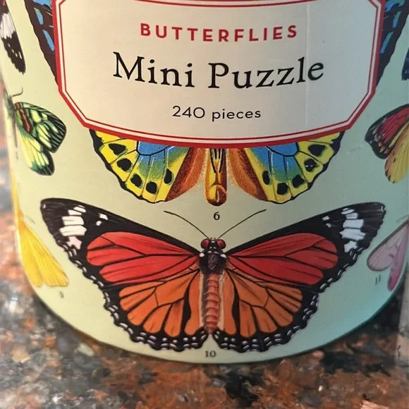 Papillons Butterflies Mini Puzzle 240 pieces -Red and Cream background - Picture 11 of 12